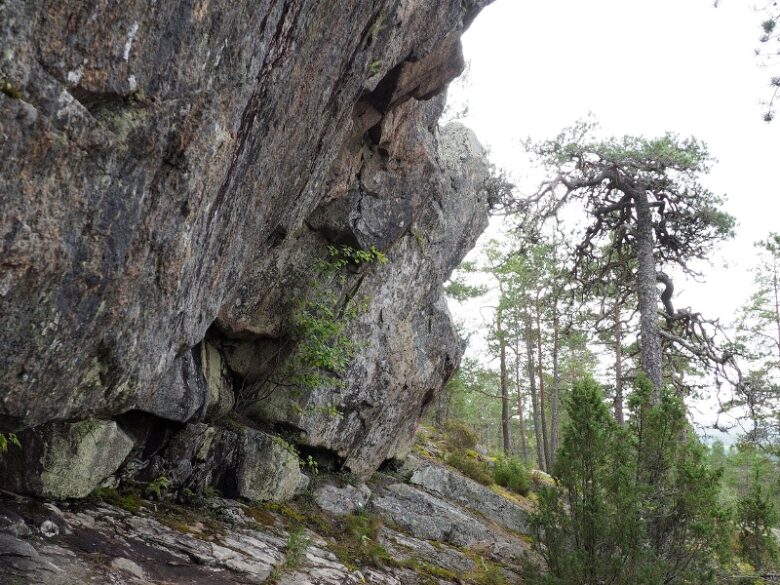 Saunaseinä Etelävuorella on näyttävä kallionjyrkänne.